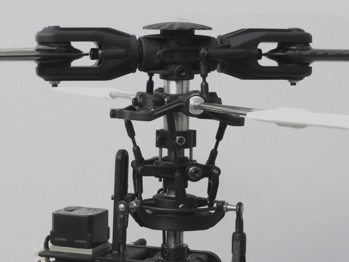 Close up photo of the Pantera P6 flybar equipped main rotor head MkII