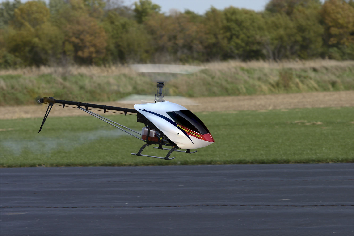 Pantera P6 making a left to right pass knee high above the runway