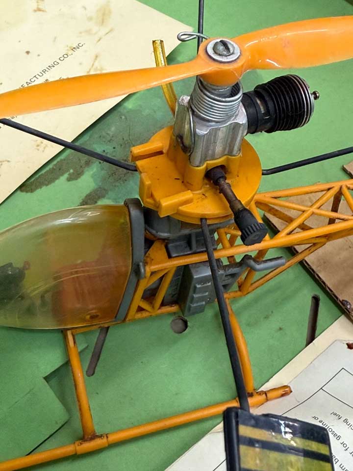 Cox .020 ci engine fixed to the center hub, prop and engine spun in opposite directions powering main rotor