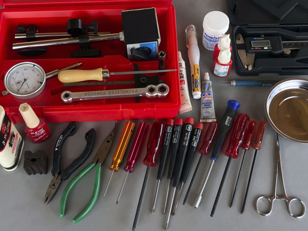 Overview of the tools required to assemble amodel helicopter